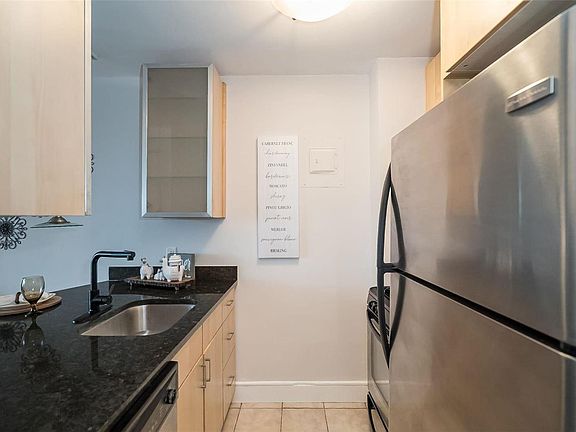 5th image of 210 N 17th St Unit 607