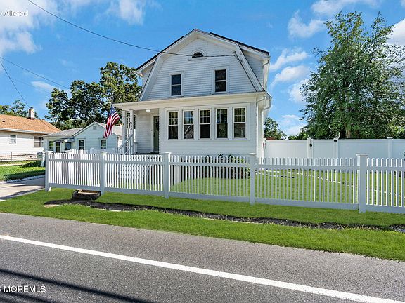 2nd image of 1033 18th Avenue