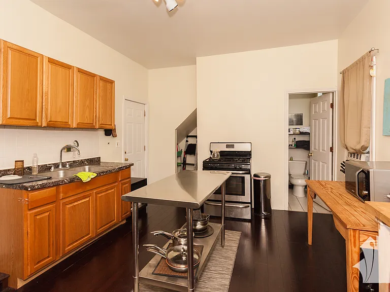 1927 N Kedzie Ave #1R — Photo 2