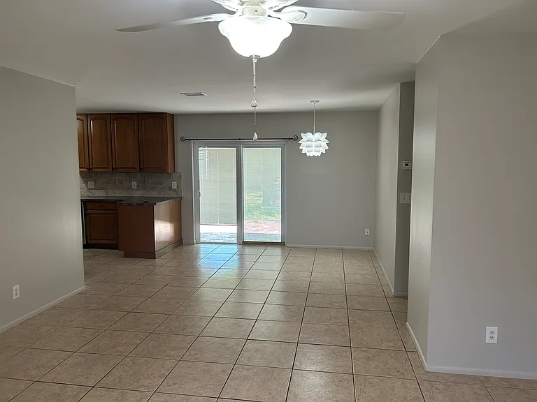 6128 16th Ln NE — Photo 5