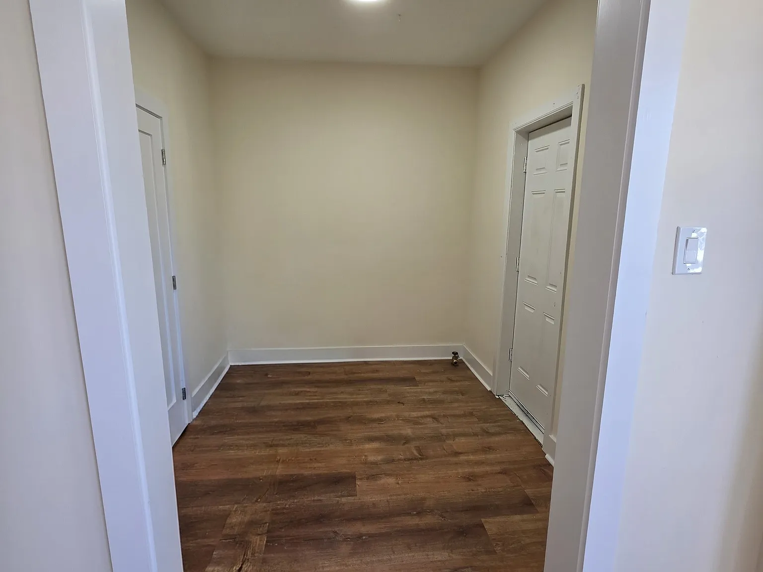 3 bed, 9999 sqft, $2,500 — Photo 4