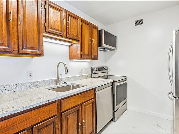 4th image of 2555 Pennsylvania Ave NW APT 816