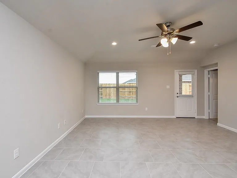 1427 Central Heights Dr — Photo 15