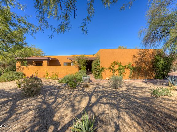 3rd image of 1718 E STAGHORN Lane