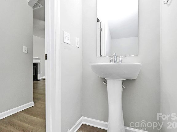 4th image of 7113 Somerford Rd