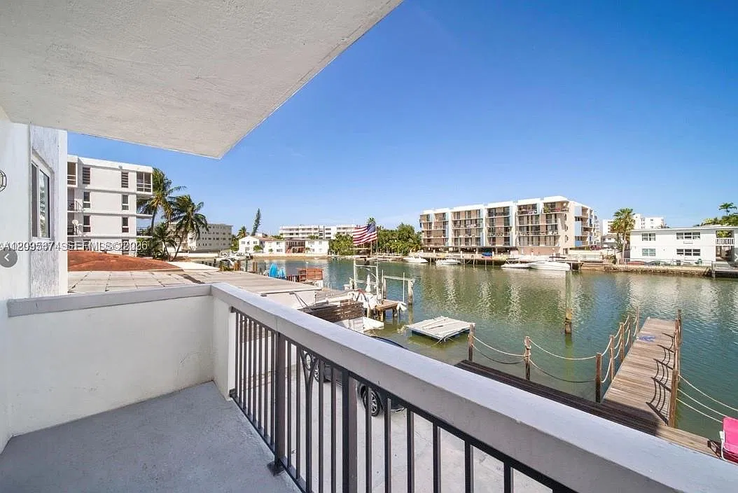 8101 Crespi Blvd — Photo 3