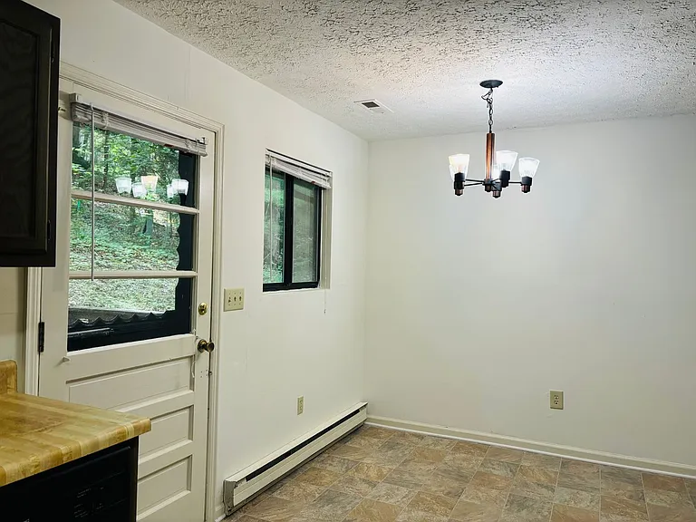 1813 Garden Ln — Photo 7