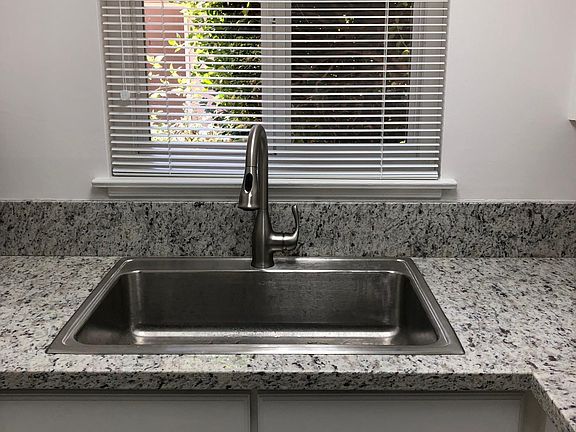 2nd image of 1699 Ontario Dr APT 4