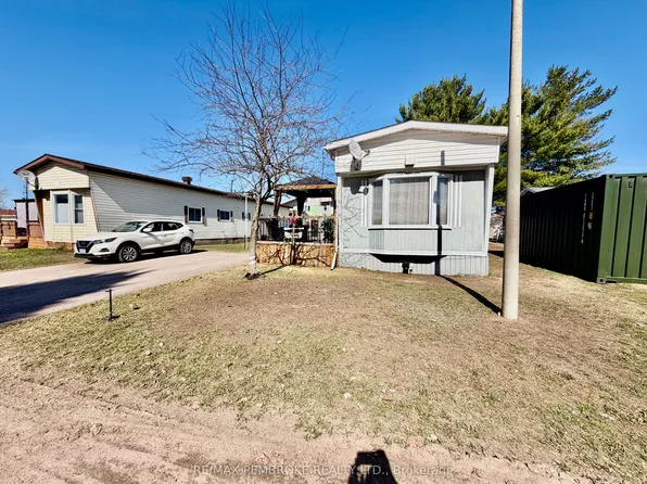 103 Pinehurst Est, Petawawa, ON K8H 2H2