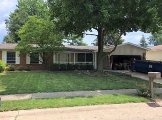 18 Red Oak Ln, Springfield, IL 62712