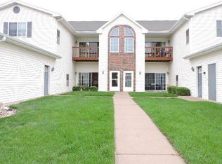 1604 Commonwealth Dr APT 2, Fort Atkinson, WI 53538
