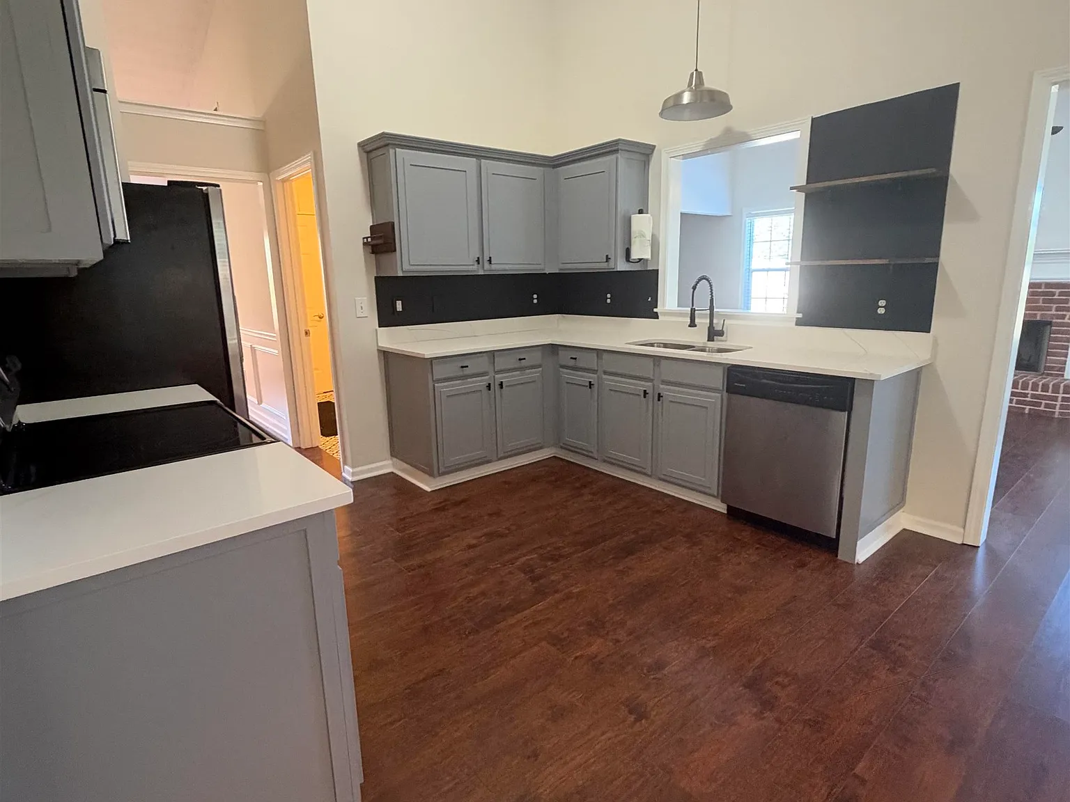 3 bed, 2.0 bath, 2296 sqft, $2,950 — Photo 4