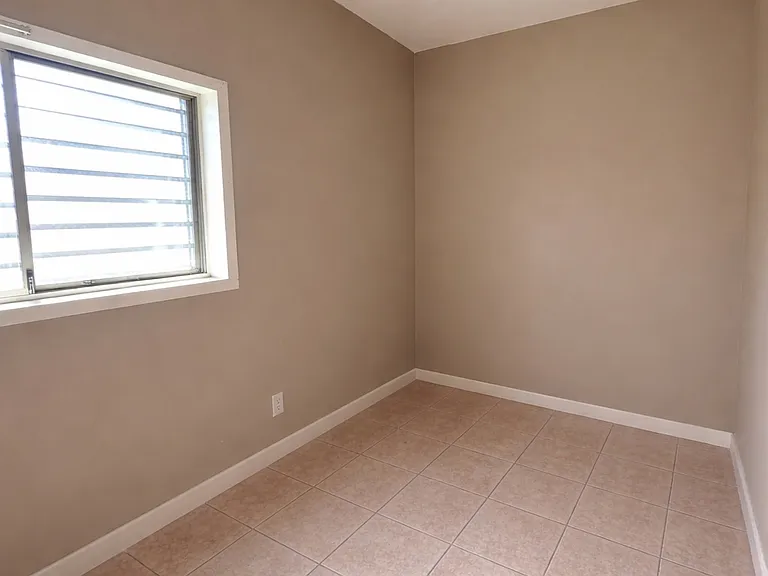 2nd bedroom- 1st floor. This room has no closet