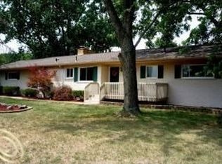 3397 Indiandale Dr, Orchard Lake, MI 48324