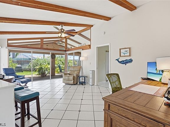 5th image of 3809 SE 10th Ave
