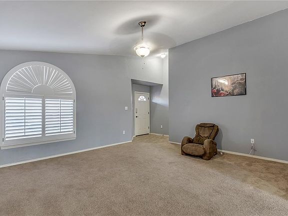 4th image of 14271 Woods Point Ave