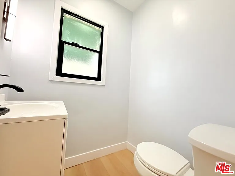 6132 Whitsett Ave — Photo 30