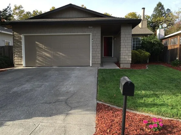 1200 Hailey Ct, Rohnert Park, CA 94928
