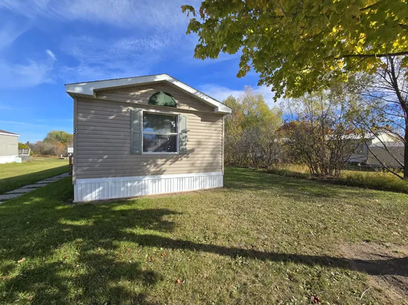 52 Chelsey Ln, Cheboygan, MI 49721