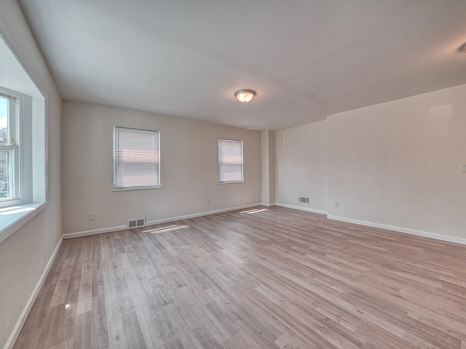 5 bed, 2460 sqft, $2,300 — Photo 2