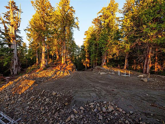 4th image of 340 Tonquin Park Rd