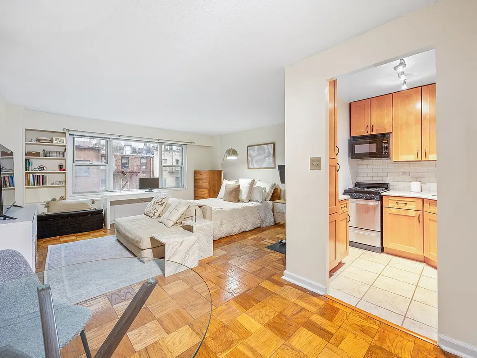 220 East 60th Street — Photo 2
