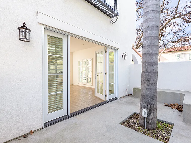 128 S Canon Dr — Photo 9