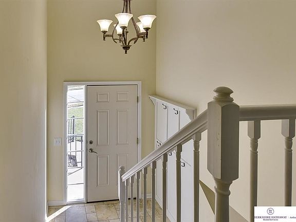 4th image of 230 Windsor Dr