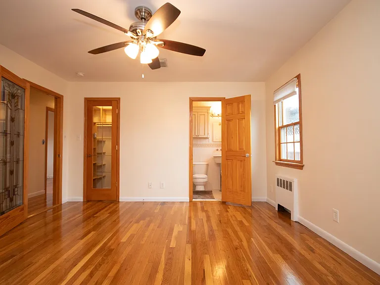 48 Rochester Ave #UPSTAIRS — Photo 17