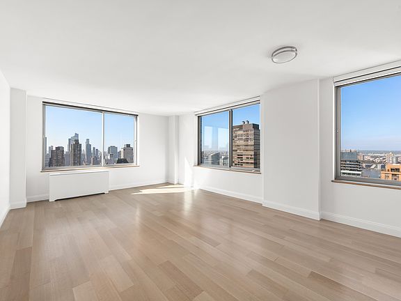 4th image of 101 W 67th St APT 52E
