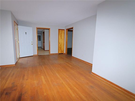 4th image of 8370 Putnam St