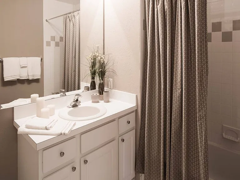 model-guest-bath
