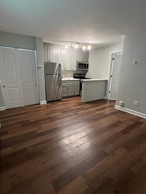 1st image of 6034 N California Ave #3