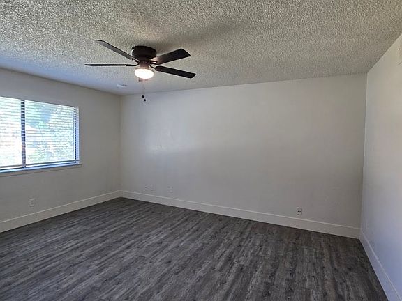 3rd image of 3233 Stanford Ave