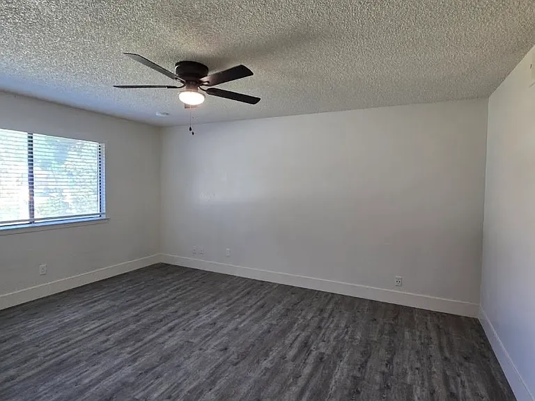 3233 Stanford Ave — Photo 3