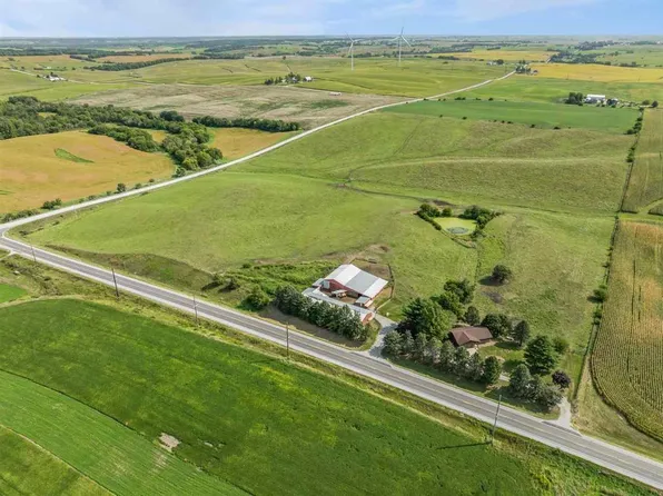 1922 M Ave, Marengo, IA 52301