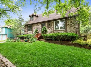2904 S Sweet Briar Dr, Independence, MO 64057