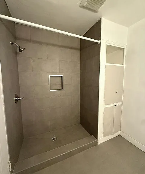 1347 N Citrus Ave — Photo 12