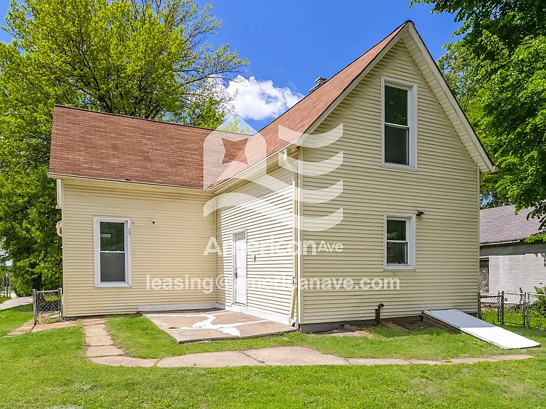 1531479_015_rear_view_15.jpg