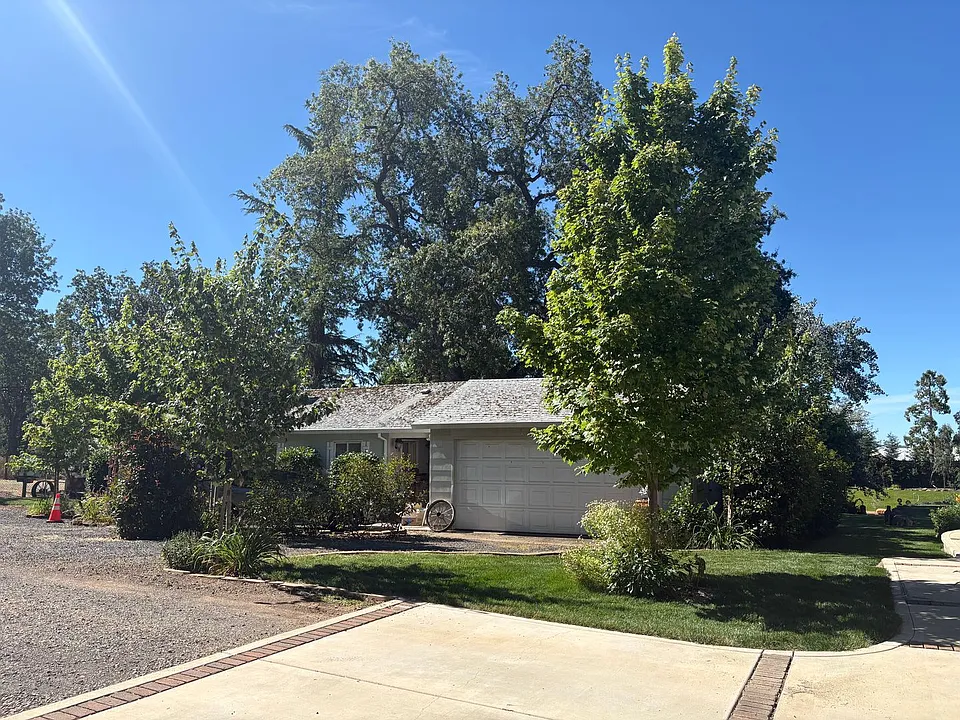5703 Chapel Dr