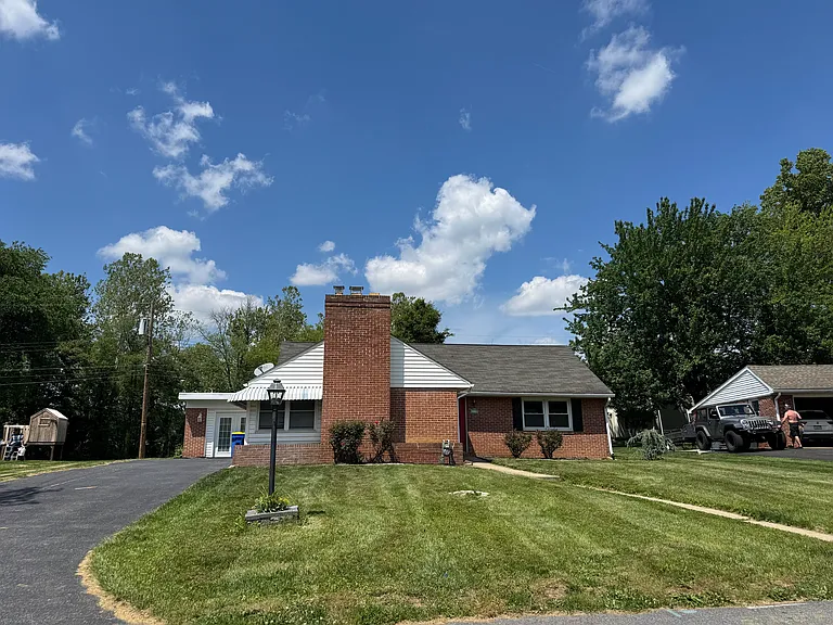 2235 Dixie Dr — Photo 2