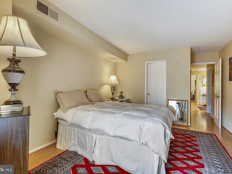 8360 Greensboro Dr #712 — Photo 16