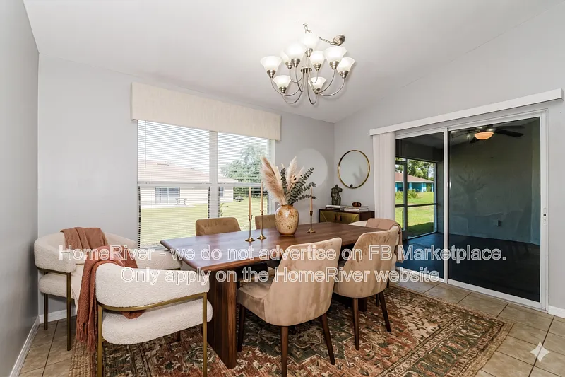 3 bed, 2.0 bath, 1521 sqft, $1,815 — Photo 3