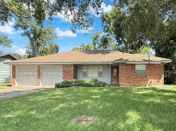 315 Pine St, Lake Jackson, TX 77566