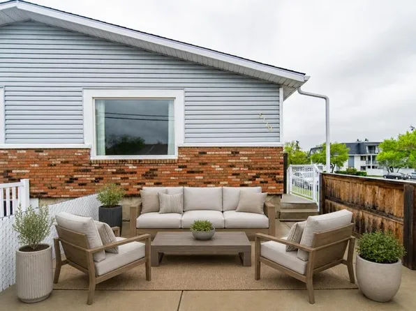 5119 N 30th Ave SW, Calgary, AB T3E 6R2