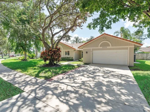 15030 E Waterford Dr, Davie, FL 33331