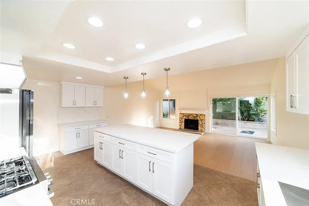 4 bed, 1900 sqft, $4,950 — Photo 4
