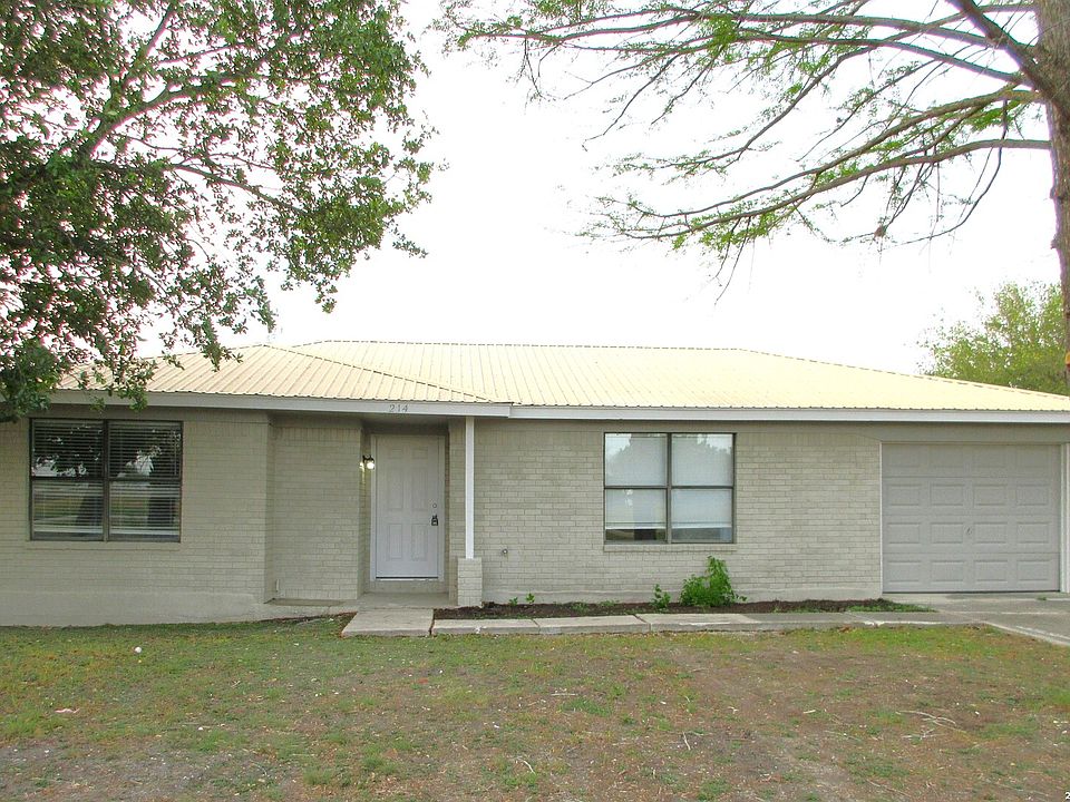 1st image of 214 E SEGUIN ST