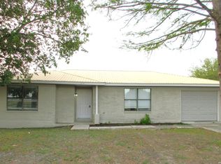 214 E SEGUIN ST, Marion, TX 78124