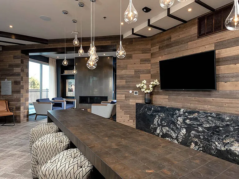 Luxe at Mile High — Photo 14
